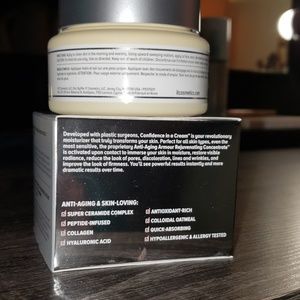 it cosmetics Other - It Cosmetics Confidence in a Cream Moisturizer it cosmetics Other - It Cosmetics Confidence in a Cream Moisturizer